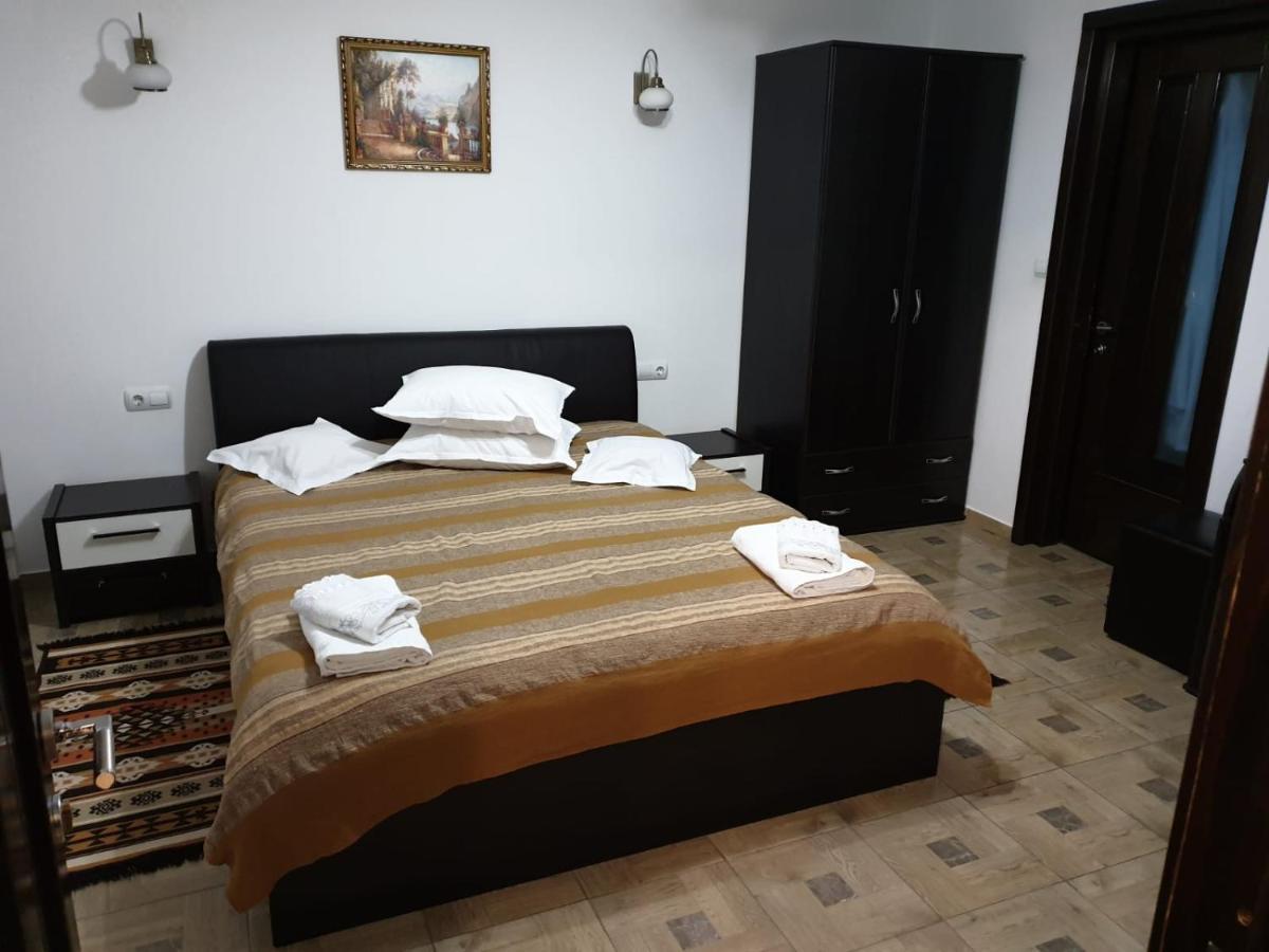 Casa Cristina Hotel Fundu Moldovei Exterior foto