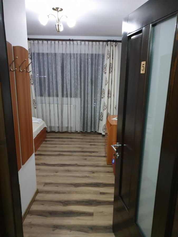 Casa Cristina Hotel Fundu Moldovei Exterior foto