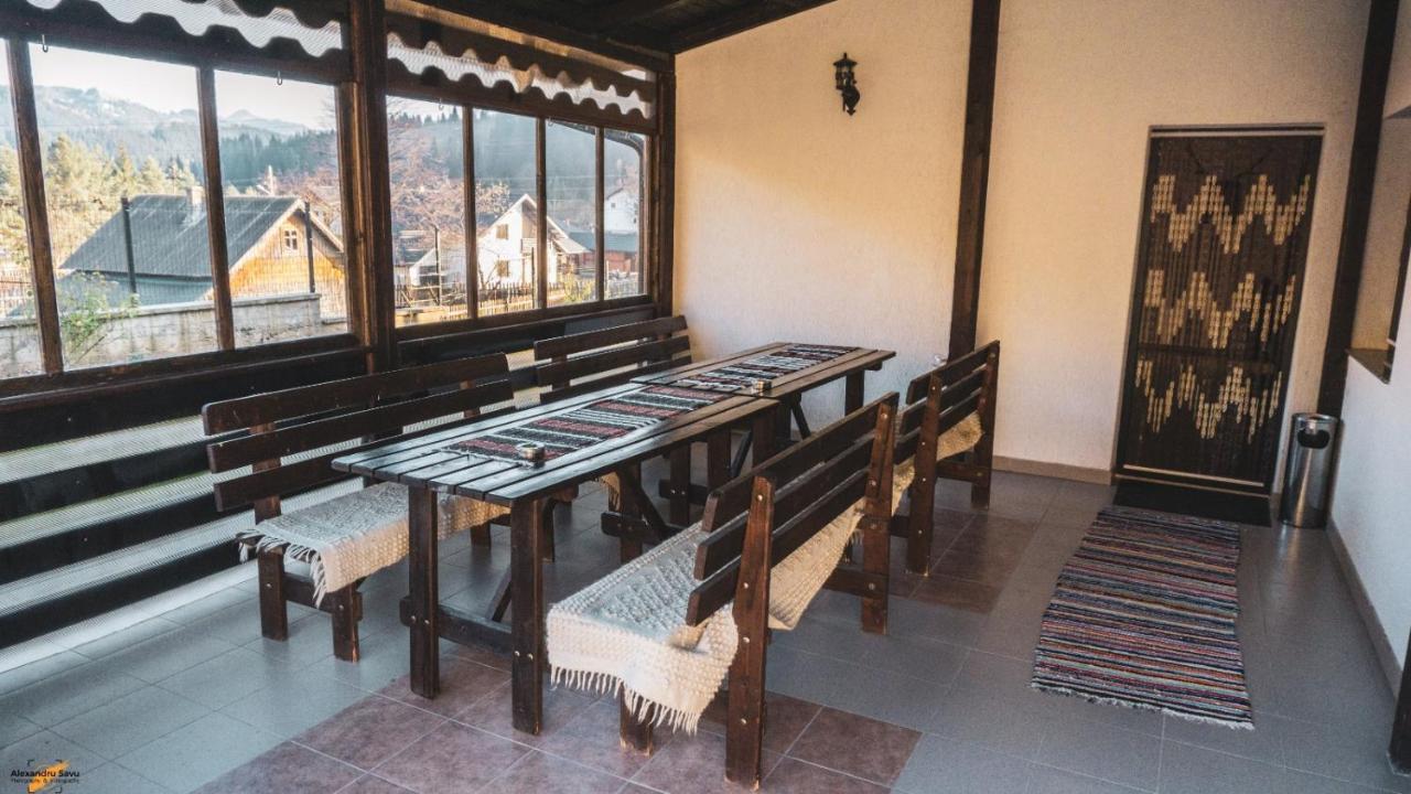Casa Cristina Hotel Fundu Moldovei Exterior foto