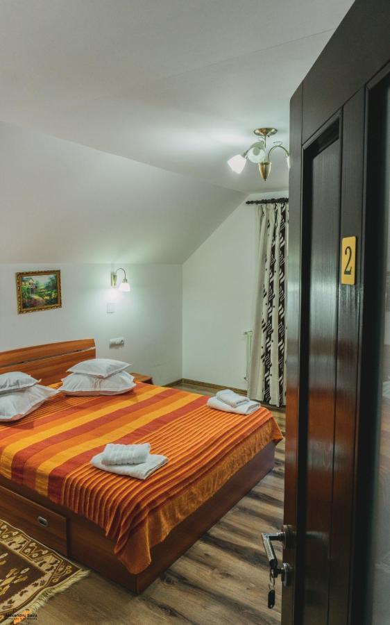 Casa Cristina Hotel Fundu Moldovei Exterior foto